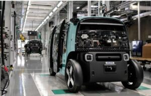 Read more about the article Zoox inaugure une nouvelle usine pour accélérer le déploiement de ses robotaxis en vue d’un lancement commercial aux États-Unis